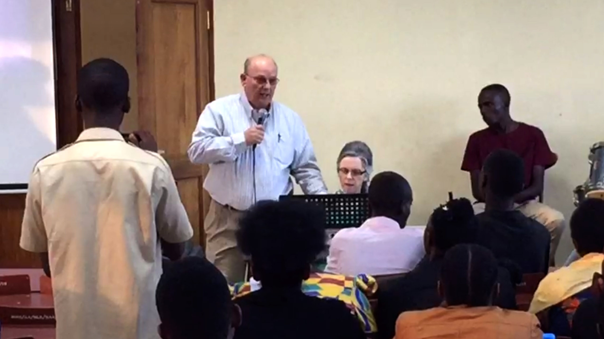 Bro. Frank and Sis. Sheila McComas singing a special.